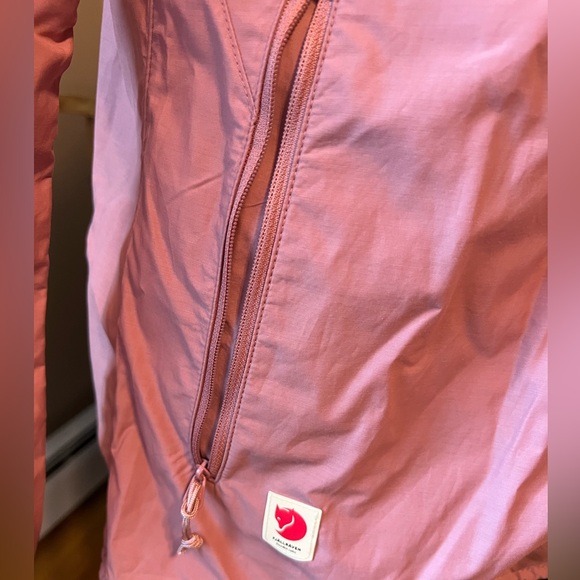 BNWT Fjallraven High Coast Wind Jacket - Dusty Rose. Large - Picture 8 of 12